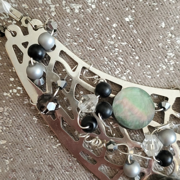 2/$20 Handmade beaded choker - Picture 6 of 7